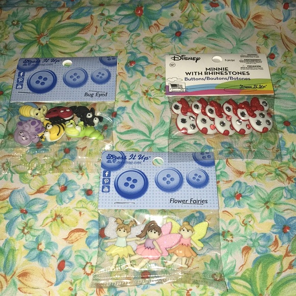 3 packs of dress it up & Disney decorative buttons - Picture 1 of 5